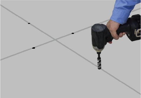 ２. 断熱材座堀り・穴あけ（ドリル径：16mm）